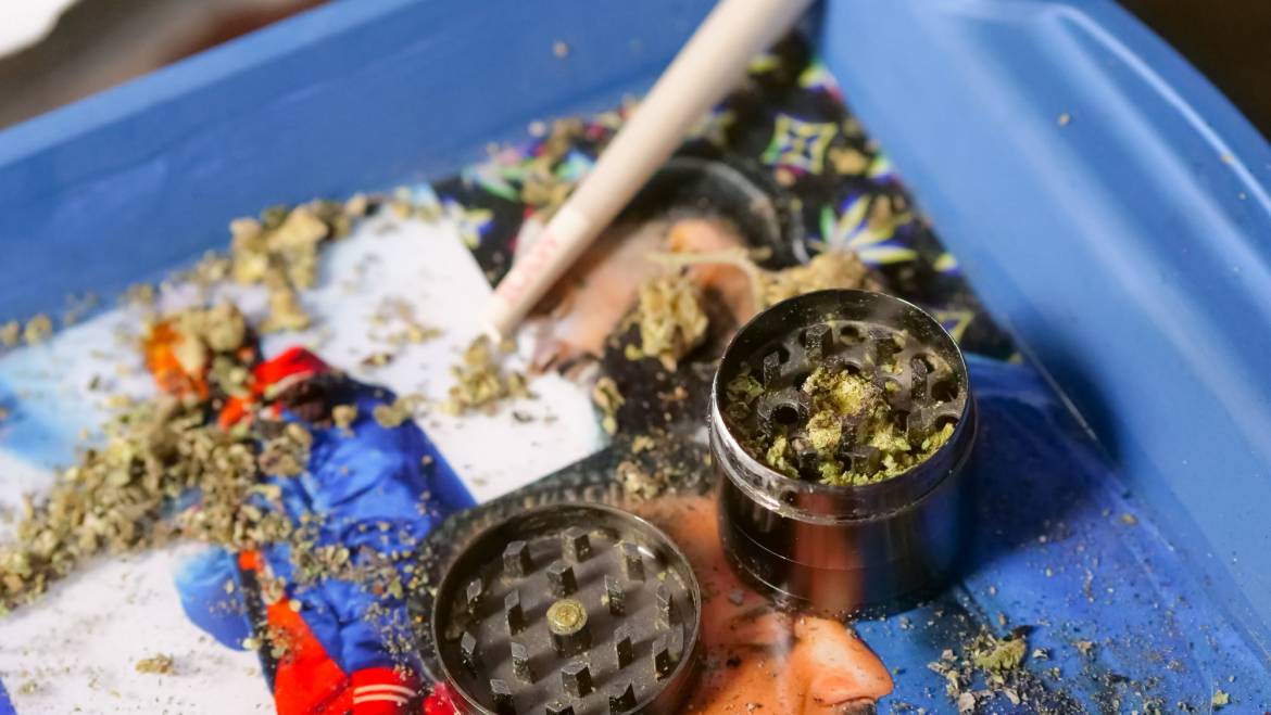 How to clean a grinder